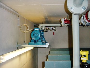 Lagertank mit Pumpaggregat